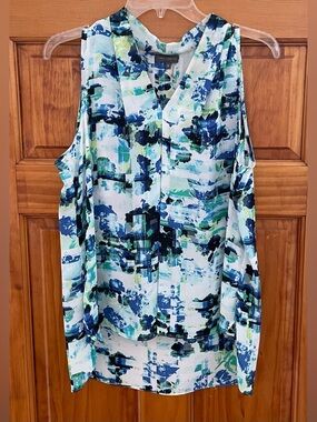 Vince Camuto Blue, Green & White Abstract Sleeveless V-Neck size M